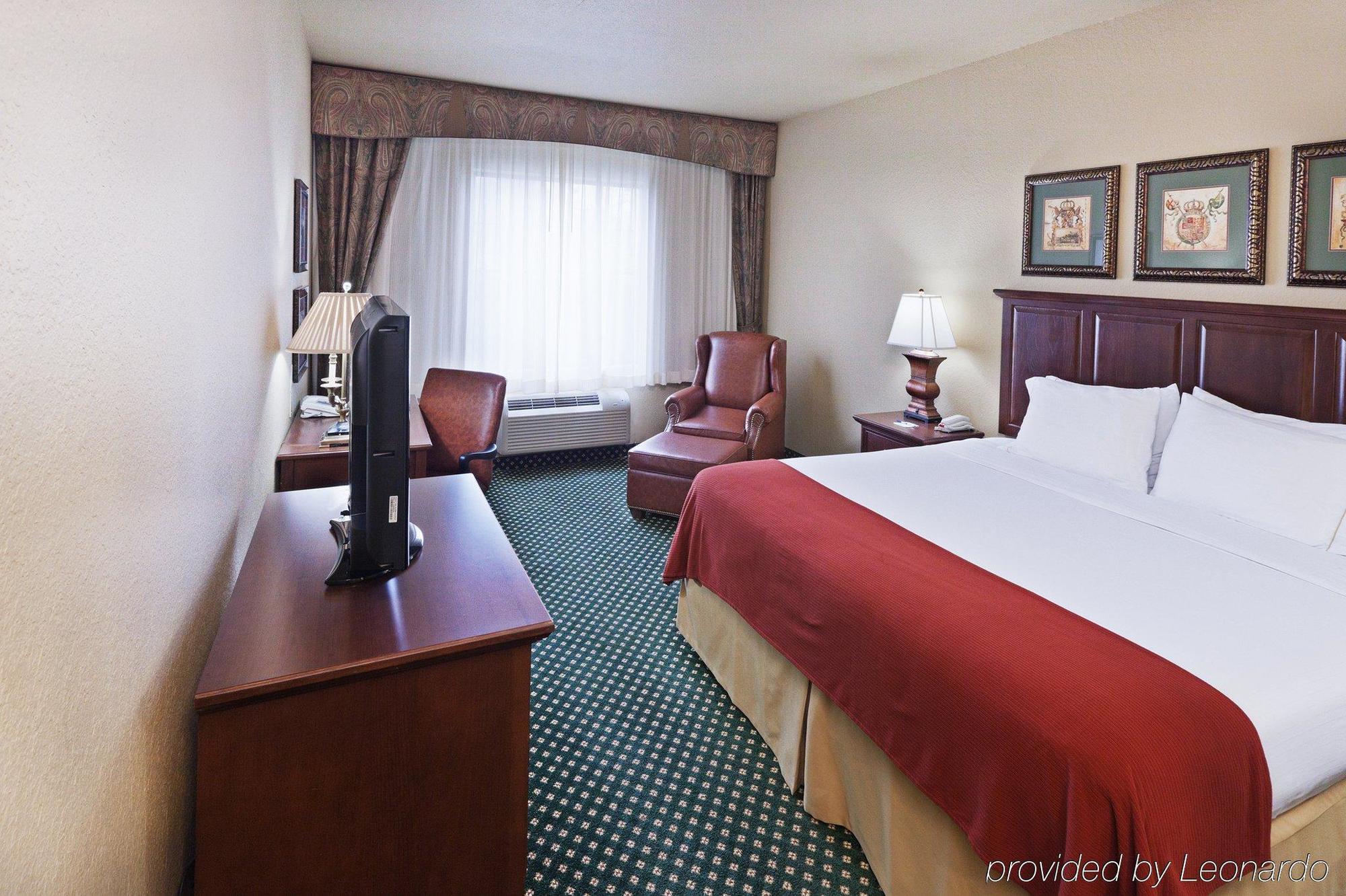 Holiday Inn Express & Suites Tulsa S Broken Arrow Hwy 51, An Ihg Hotel Room photo