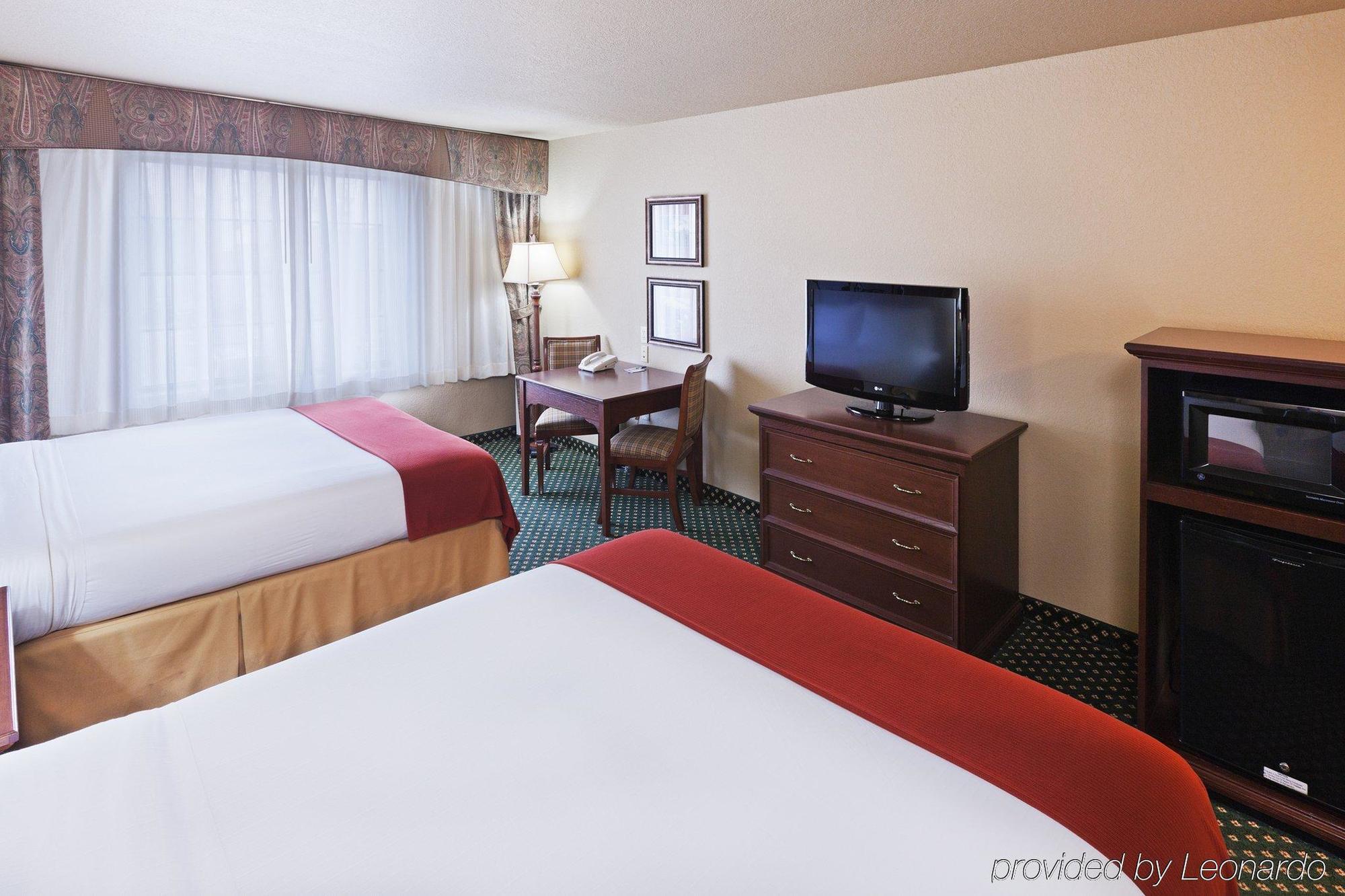 Holiday Inn Express & Suites Tulsa S Broken Arrow Hwy 51, An Ihg Hotel Room photo